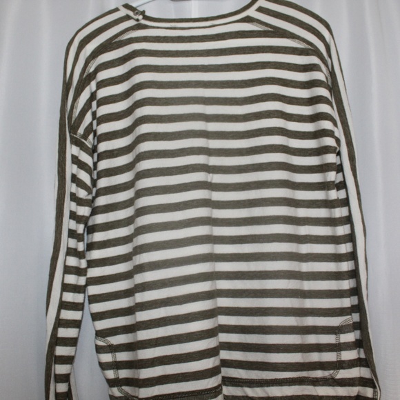 Black & white striped top - Picture 3 of 4